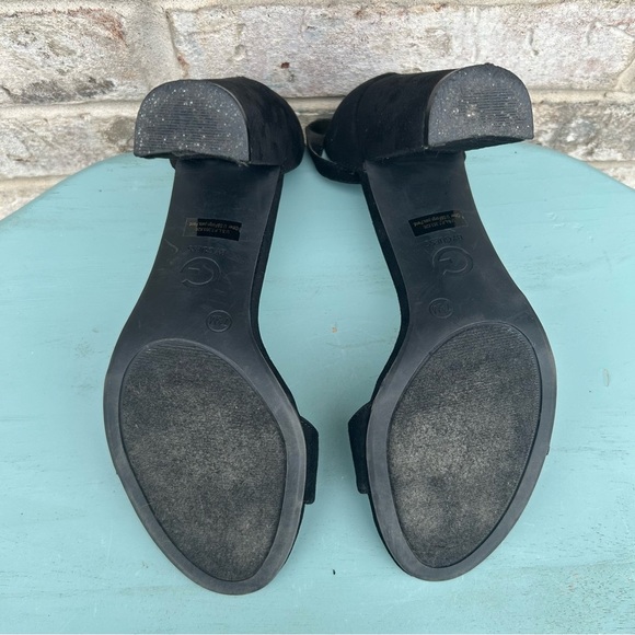 G by GUESS Black Block Heel Ankle Strap Sandals | Size 7.5 - Picture 3 of 7